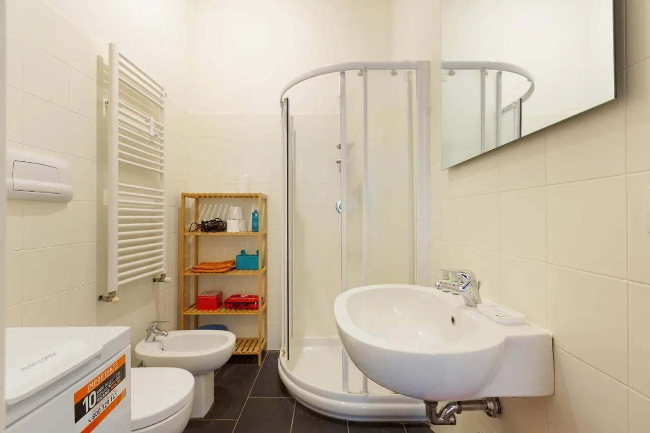 Guesthost - Industrial Design Apt Near M4 Tolstoj Mediolan Apartament